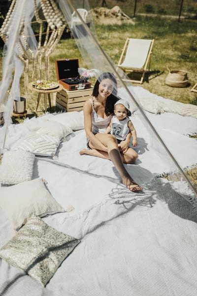 Piknik i sesja zdjęciowa kocyki poduszki 