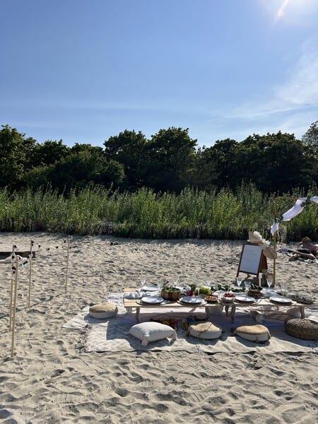 Piknik boho na plaży w Gdańsku